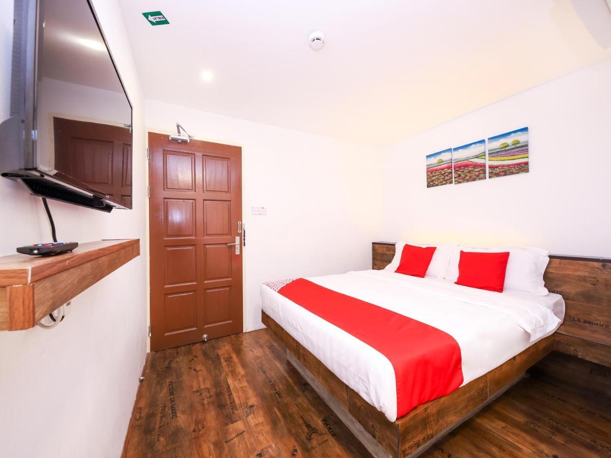 Oyo 836 Mandurah Room & Cafe Κουτσίνγκ Εξωτερικό φωτογραφία